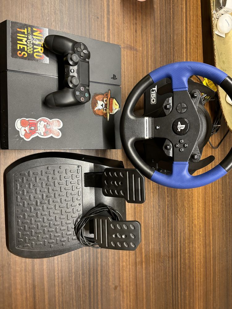 PS4 Slim + Volan Thrustmaster + pedale + controller