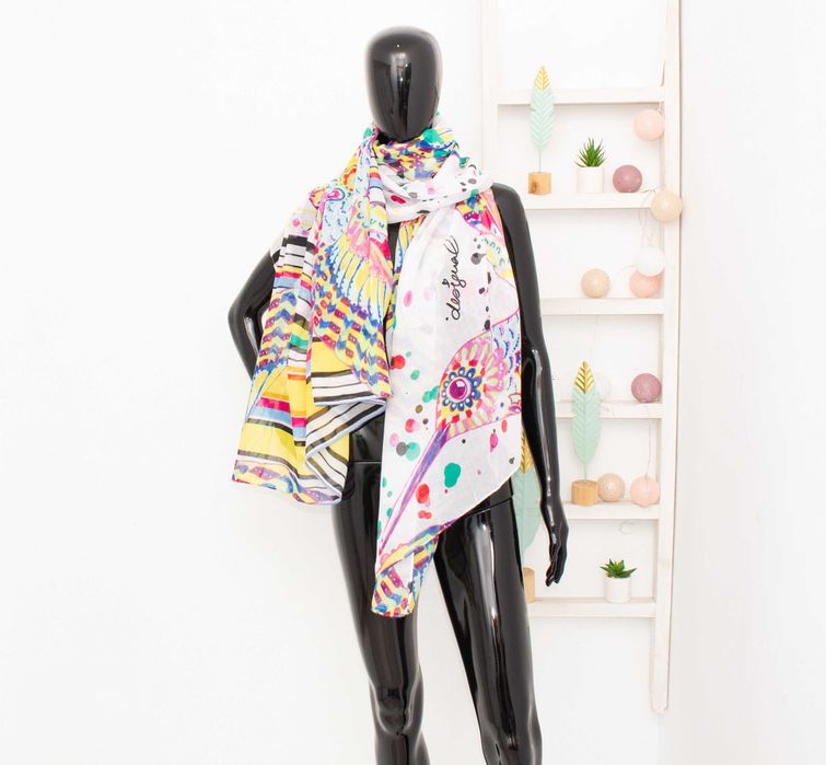Desigual дамски голям бял шал с многоцветен принт колибри полиестер