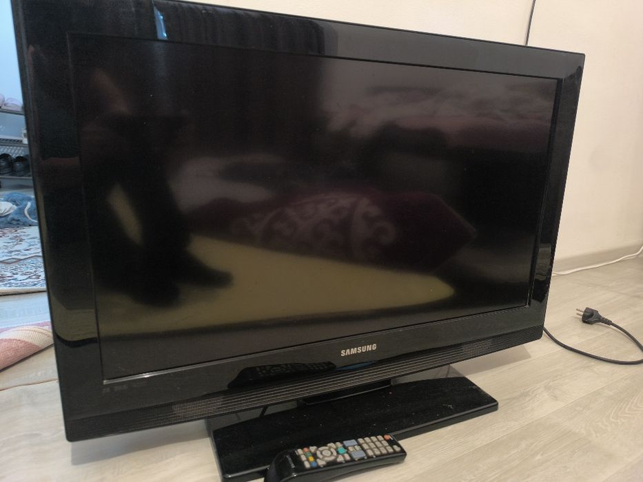 Samsung 81см диагональ