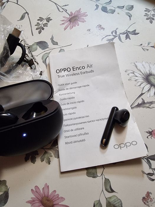 Vând casti wireless