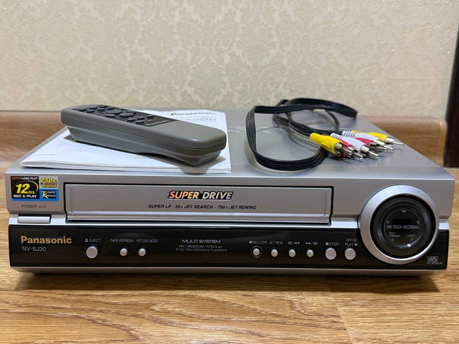 Видеомагнитофон Panasonic NV-SJ30