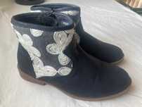 Botine din piele intoarsa si material textil, marimea 33