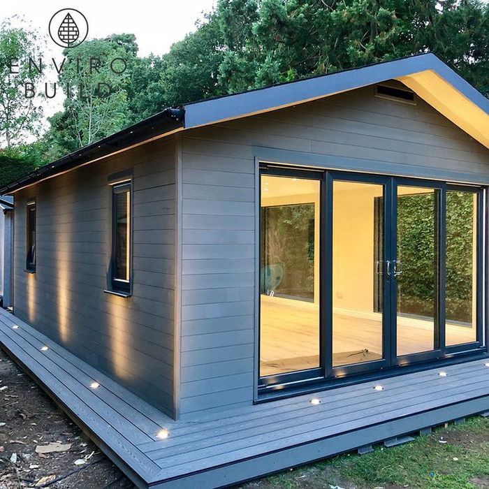 Vand și confecționez cabane din lemn