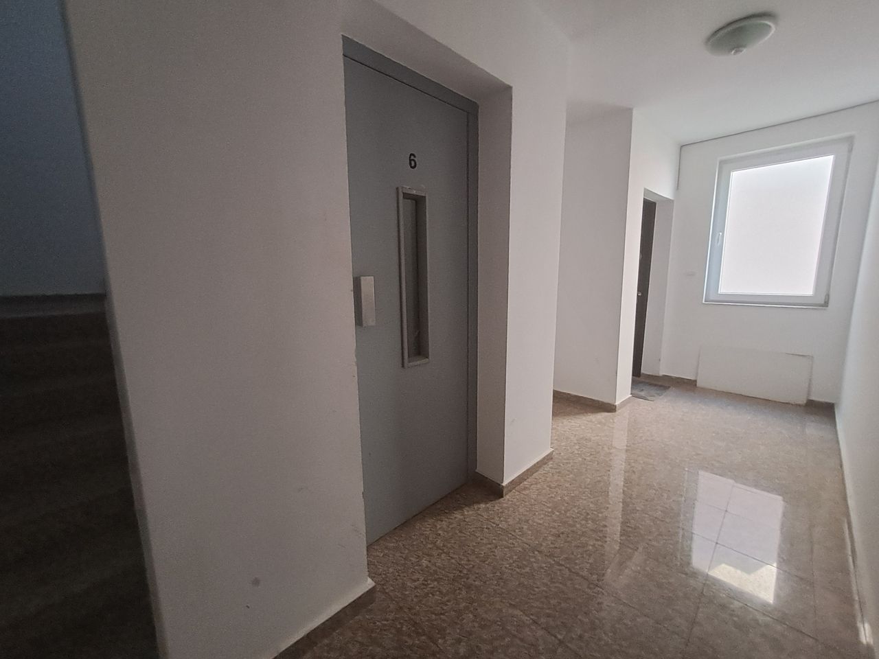 Продава се Двустаен апартамент в Бургас, Славейков - 58 кв.м за 1407 €/кв.м - Снимка #2