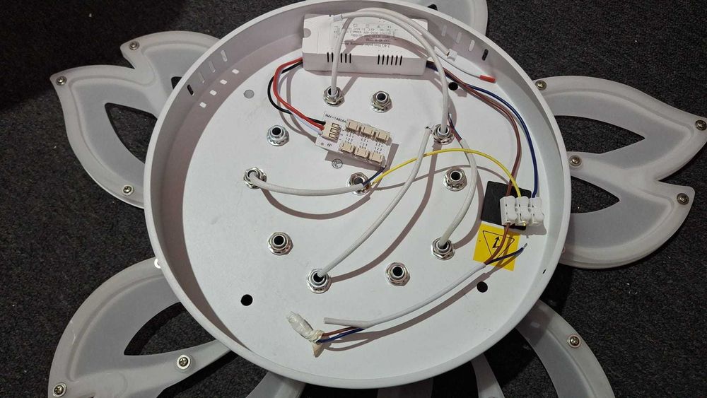Plafoniera LED 62W, moderna, fara telecomanda, alba