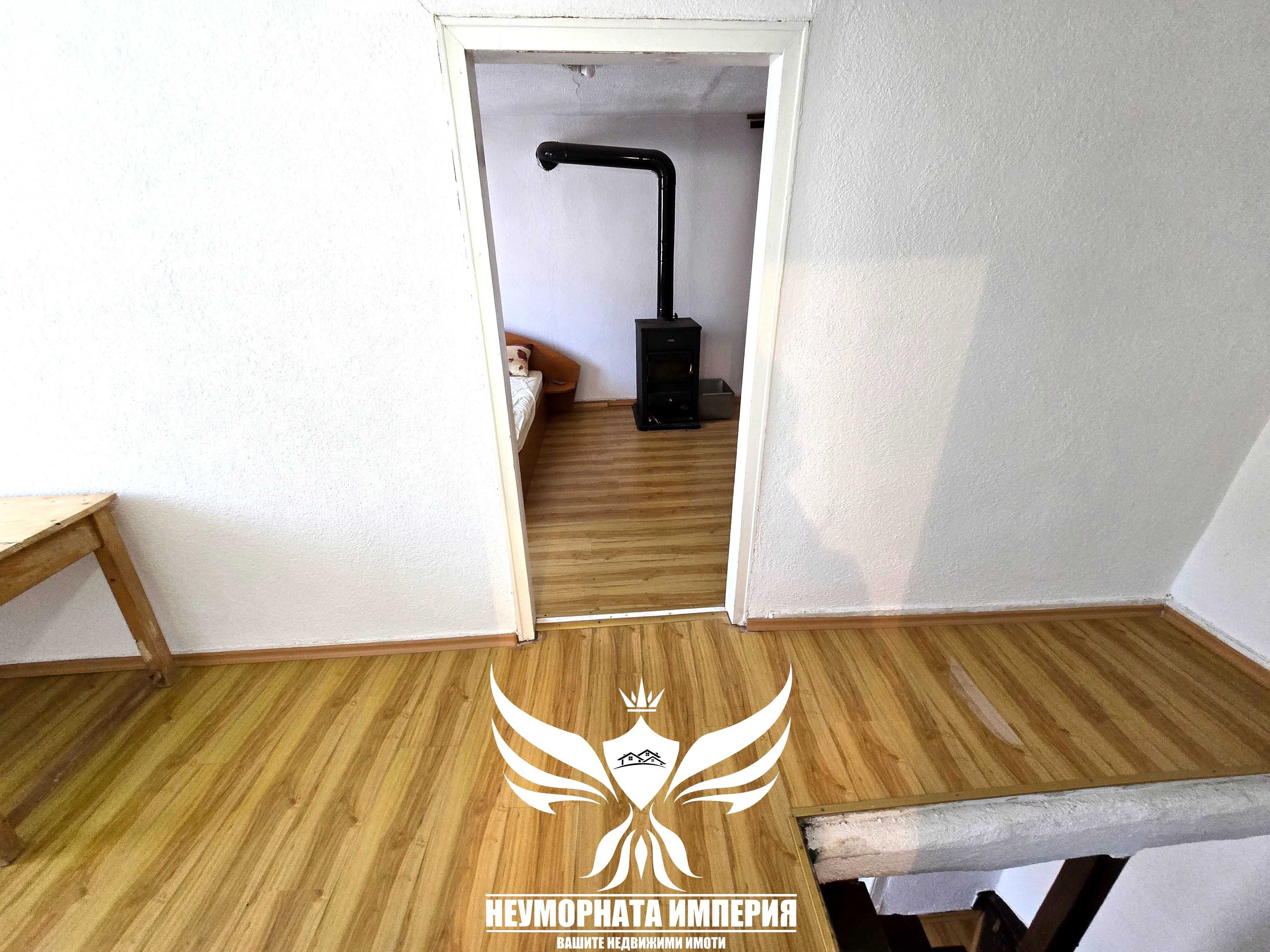 Продавам триетажна къща 162РЗП с 122кв.м. двор в с.Забърдо обл.Смолян