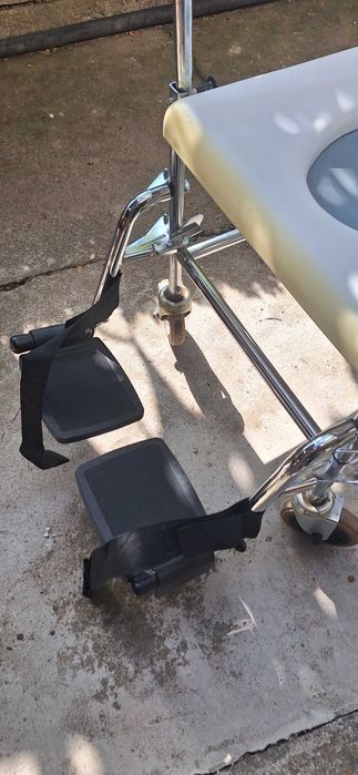 Инвалиден стол за баня