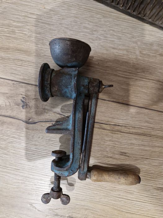 Masini de tocat vechi