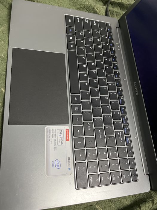 Vând laptop Allview AllBook H folosit + încărcător + mouse wireless