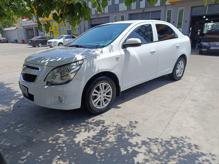 Автомобиль белый кобальт 4 позиция 12.2020