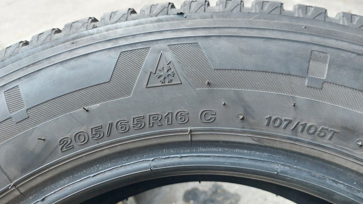 Зимни гуми 205/65/16 C Bridgestone Blizzak 2 броя за Бус
