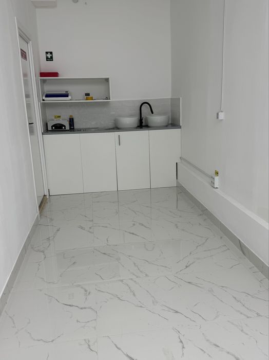 Inchiriez scaun/ post de lucru !!