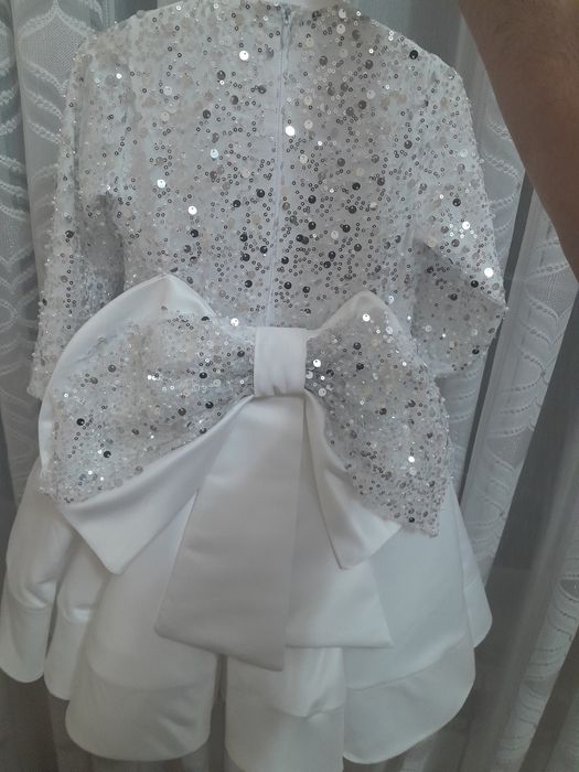 Vecherniy koylak qiz bollaga  4.5 yosh sifatli.