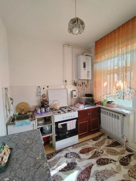 СРОЧНО ПРОДАЕТСЯ  Чирчик ш. Химпромовский 9 этажка дом 1х 42 м²