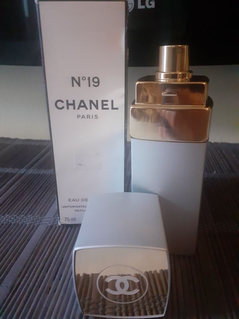 Apă de toaletă Chanel No 19 rechargeable