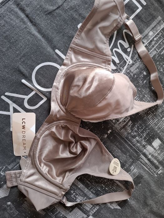 Бюстгальтеры M&S,Вайкики, чашка D и F