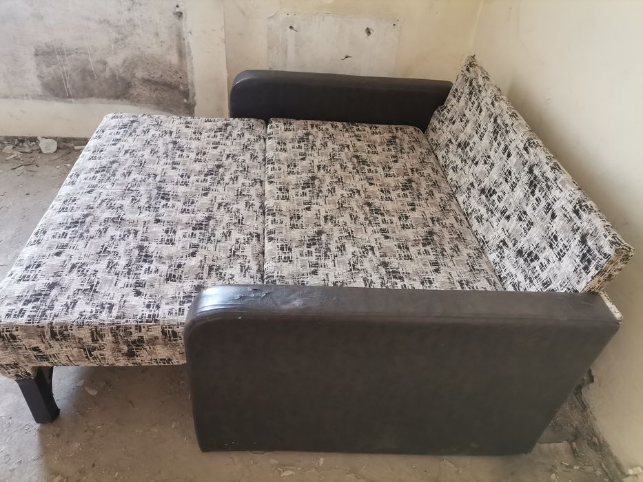 Canapea extensibilă de doua persoane in stare perfecta.
