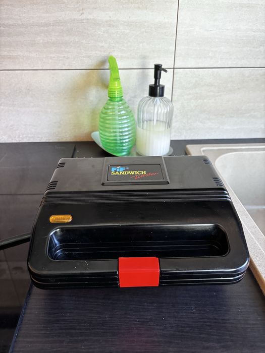 Sandwich maker, stare bună, funcțional
