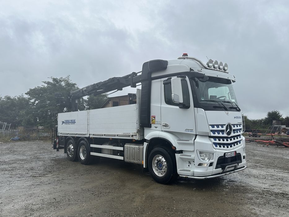 Camion cu macara 2545