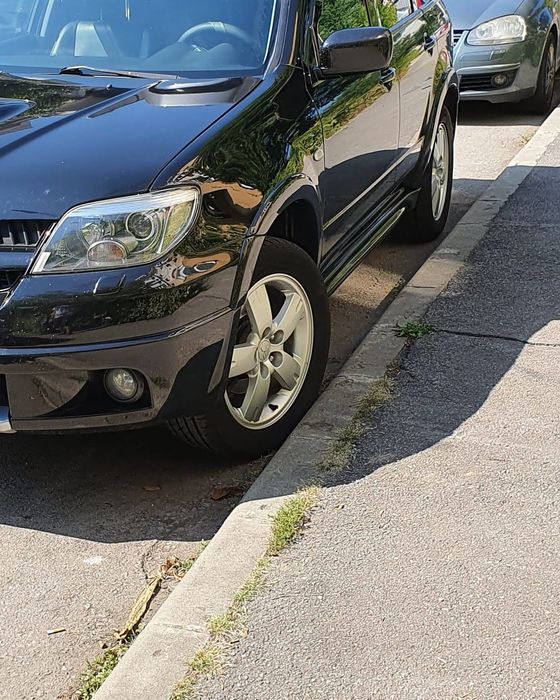 Vând 4  jenti de aluminiu Mitsubishi pe 17