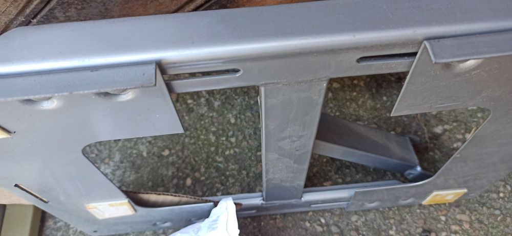 Стенна стойка за телевизор