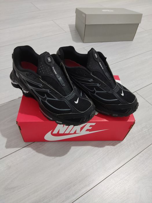 Nike shox supreme