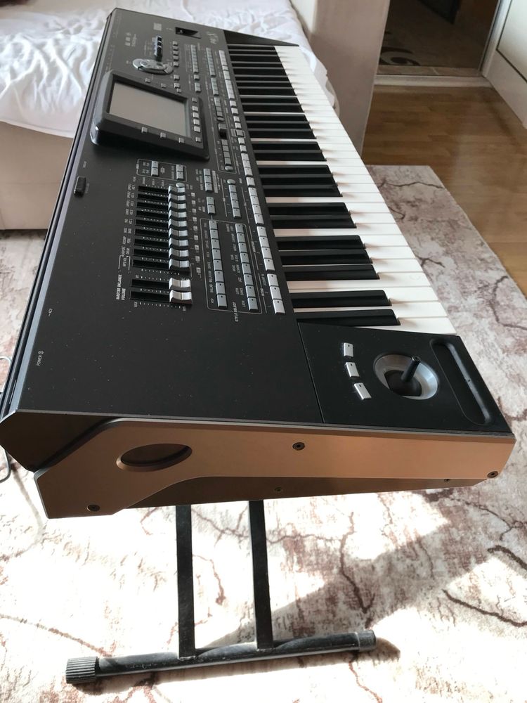 Продавам KORG pa3x