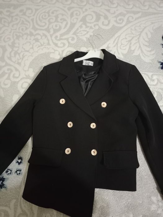 Жаңа пиджак сатылады
