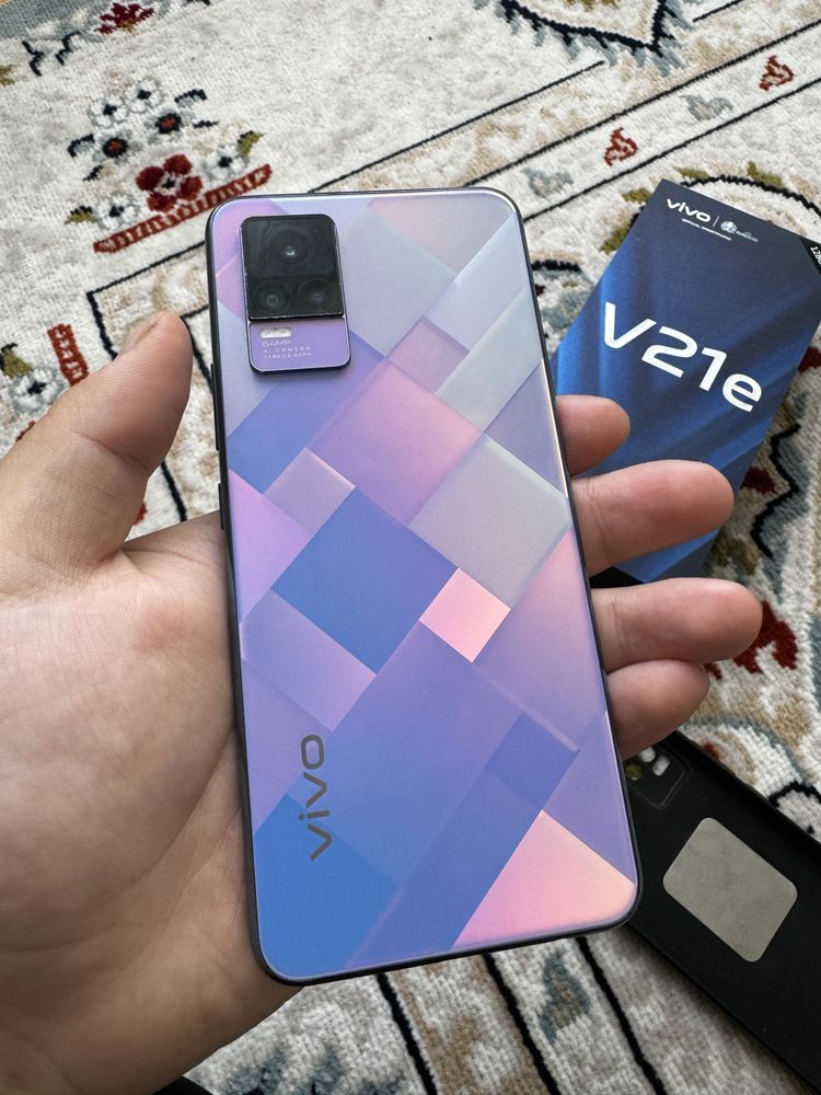 Смартфон Vivo v21e