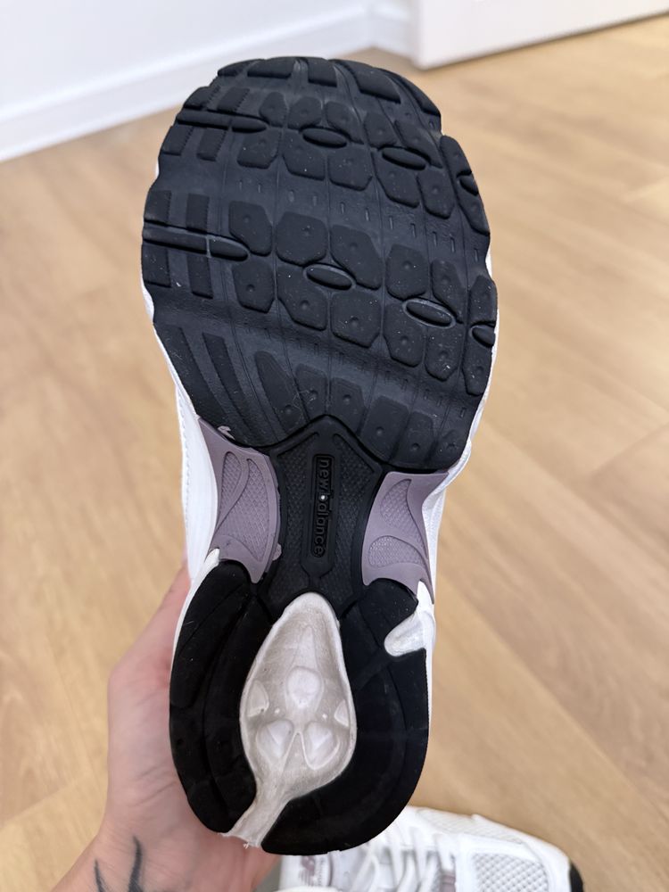 Маратонки new balance