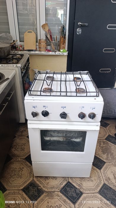 Газ плита 4кампоричний работает отличный идеальный состо