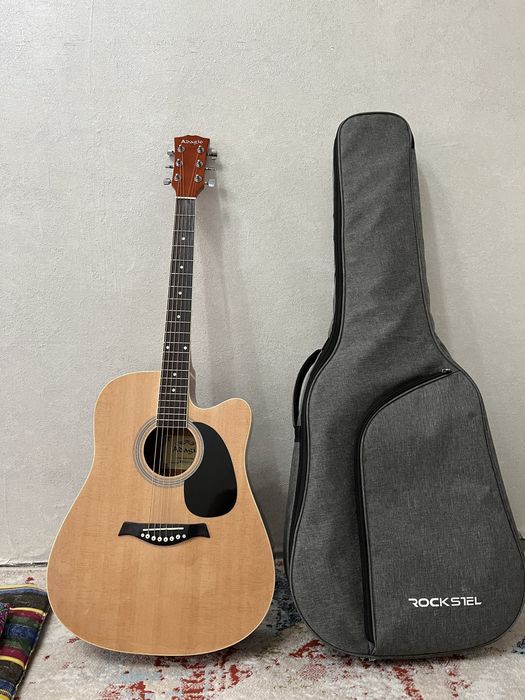 Продам электракустическую гитару