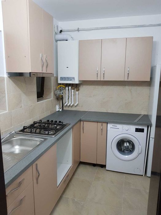 Vand apartament cu 3 camere si beci