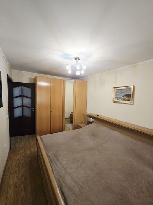 Apartament cu 3 camere + boxă și garaj de 30 mp