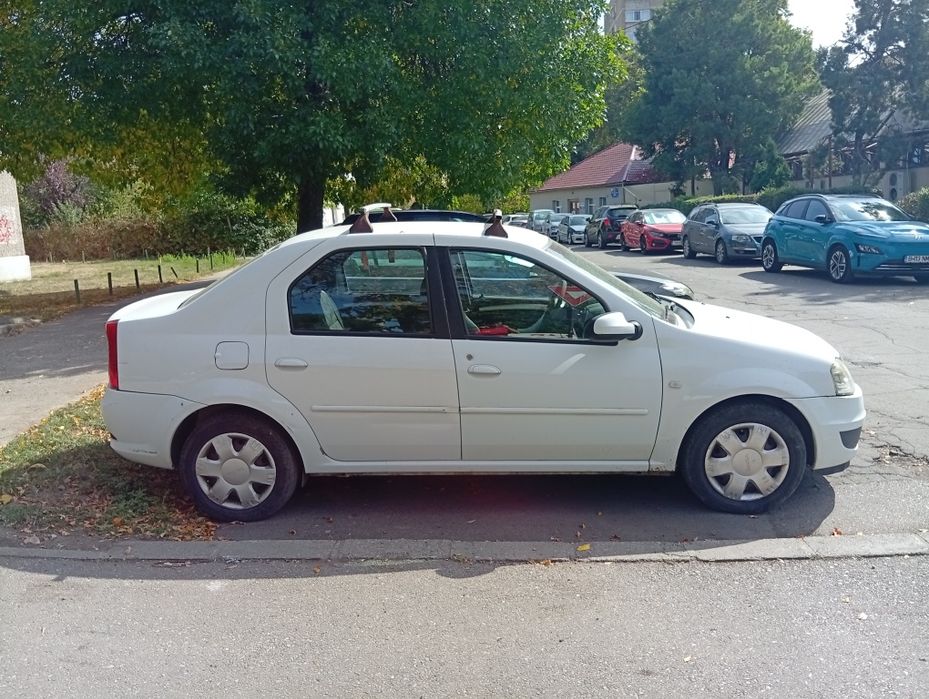 Vând Dacia Logan laureate