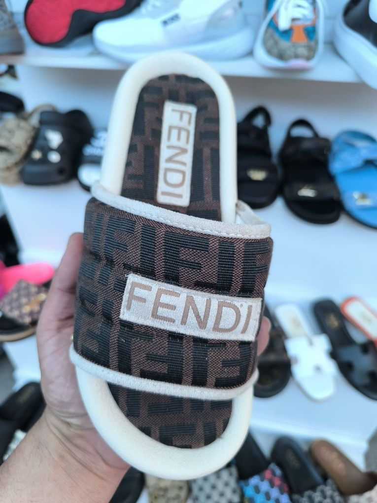 Papuci calitate superioara mai multe modele în poze