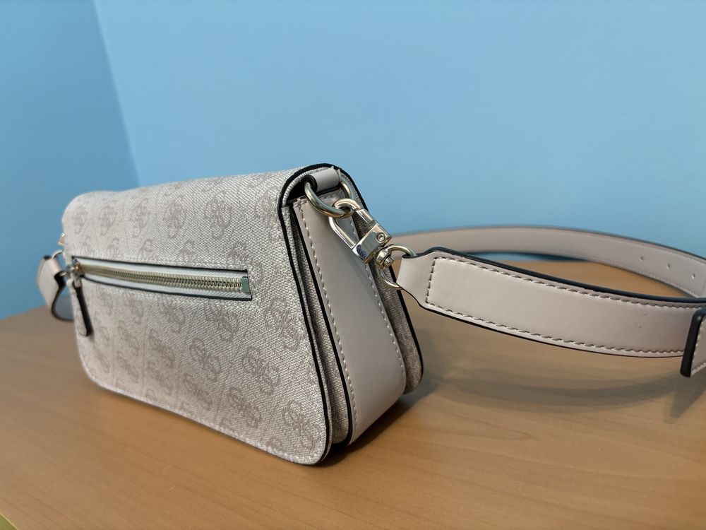 Дамска чанта “Guess”