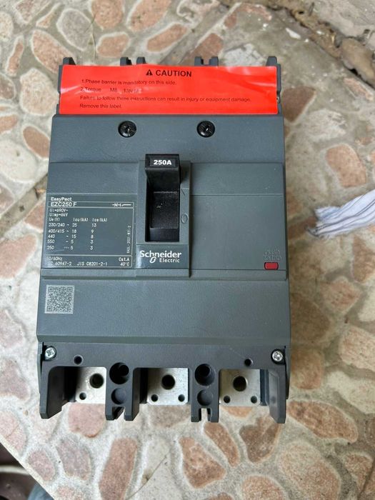 Автомат 250А Schneider Electric 3 фазы