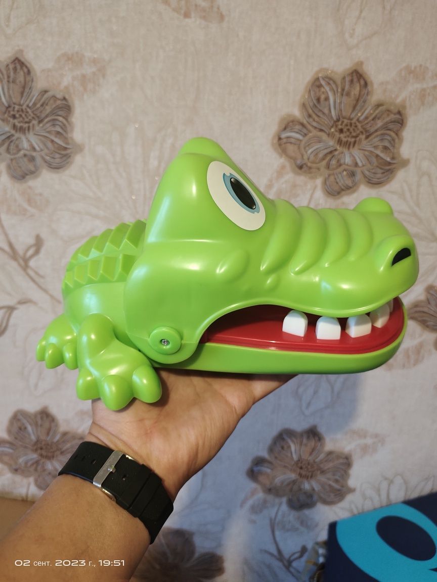 Игрушка Crocodile от Hasbro оригинал.