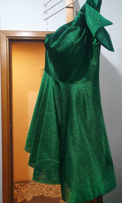 Официална рокля с едно рамо