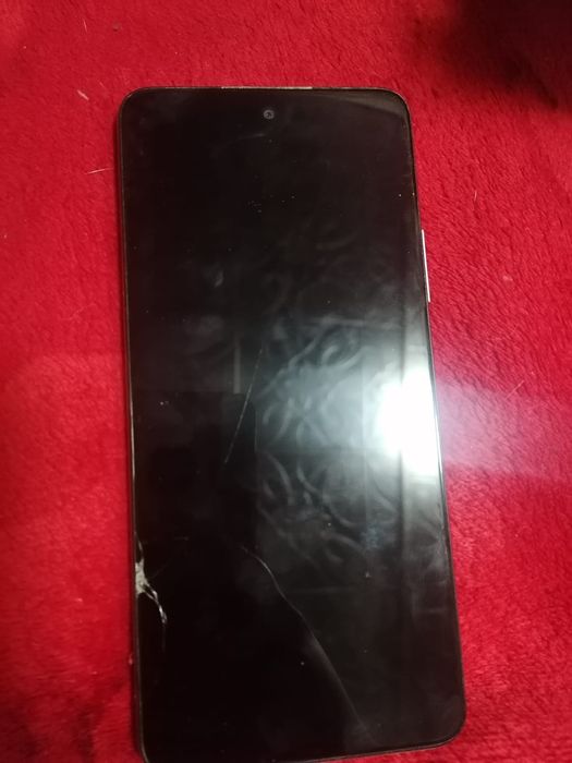 Vand telefoane defecte