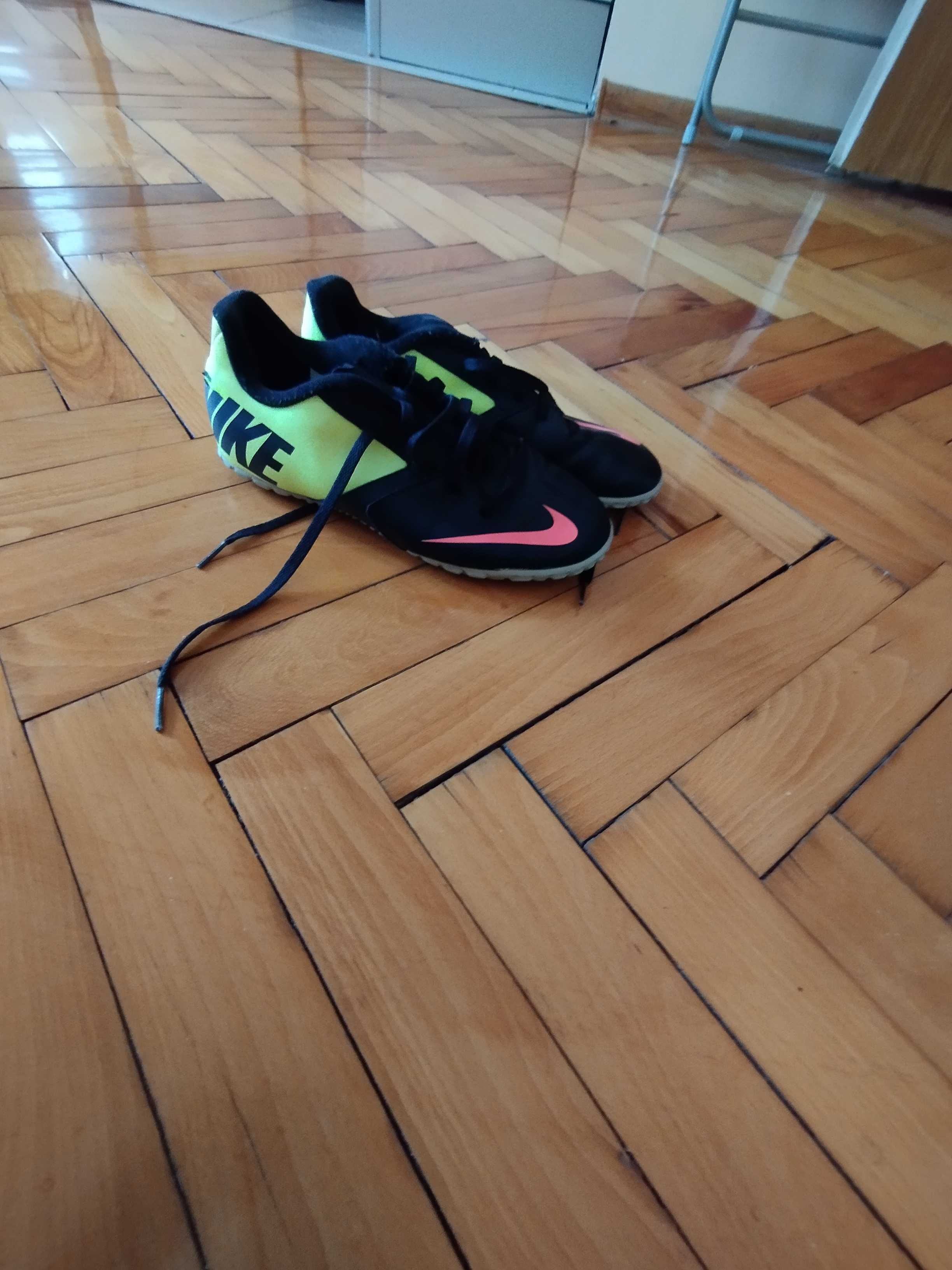 Футболни стоножки Nike