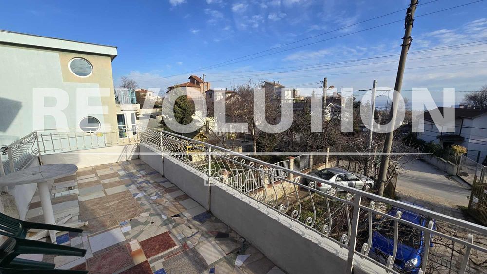 Етаж от къща в района на м-т Траката!