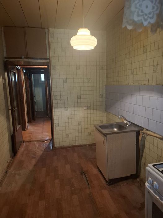 Продаю квартиру Яшнабадский р-он Авиасозлар-1 77-сер 3-ком 1-этаж 4-эт