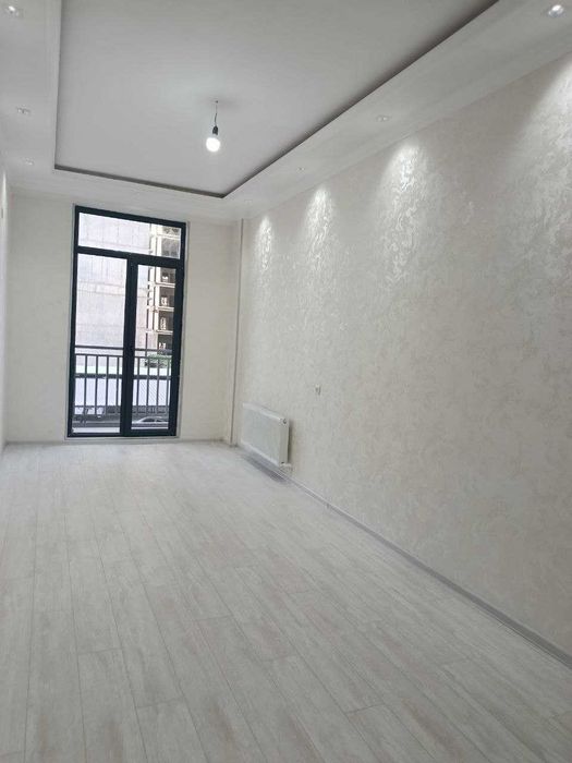 Уй сотилади.16 қаватли уйнинг 2 қаватида