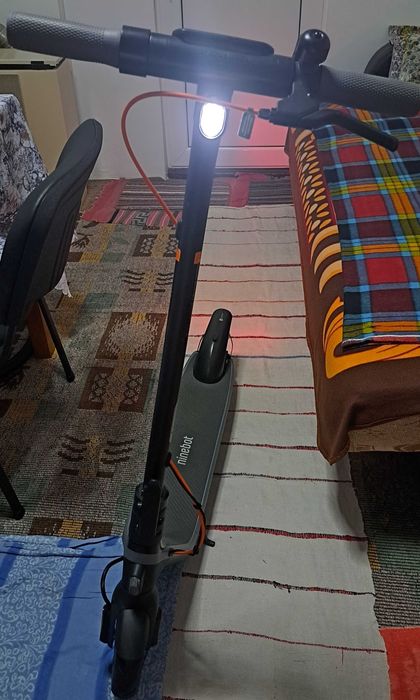 Vând trotineta electrica ninebot e2 plus plus în garantie