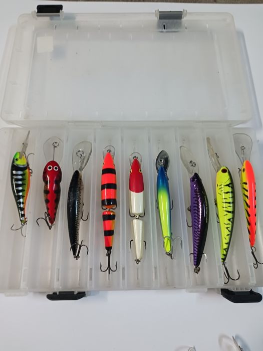 Воблери зимни блесни и мормишки.