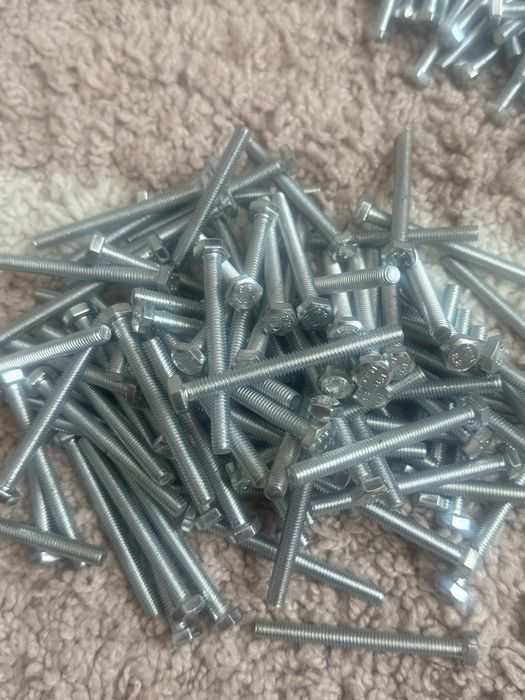 Продам болты, М6-длина 6 см., под ключ на 10.