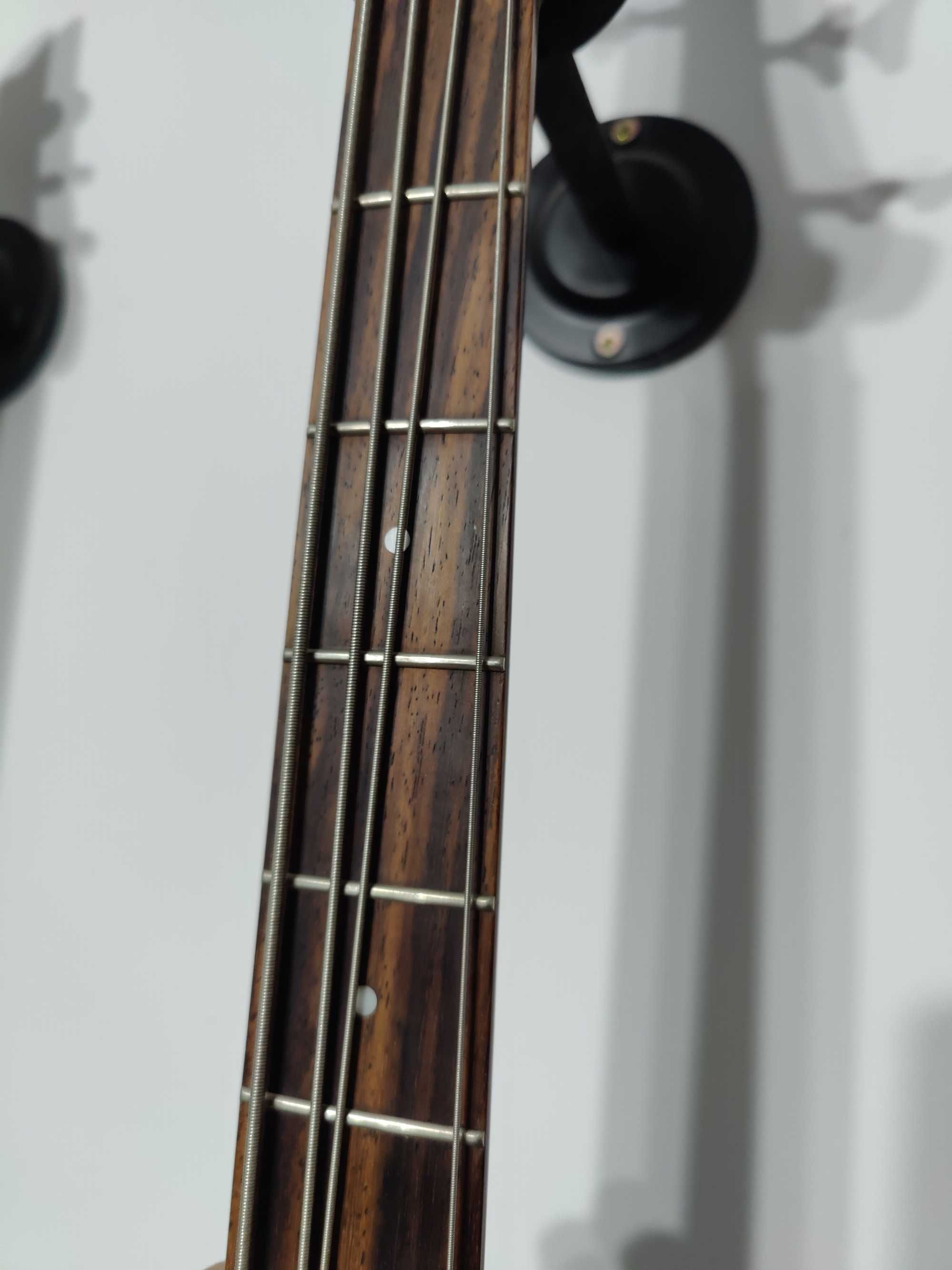 Chitara bass Ibanez SR 300 , activ ,4 corzi