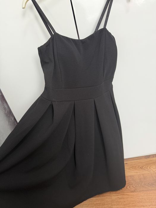 Лятна черна рокля размер С. Новена е въднъж